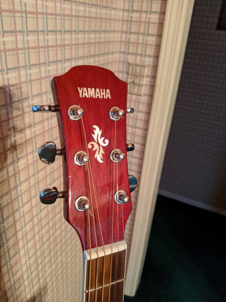 Yamaha APX 500 Headstock